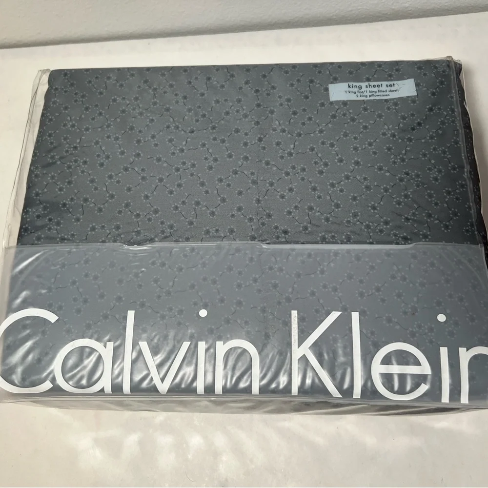 Calvin Klein King Sheet Set‎ Twilight Blossom